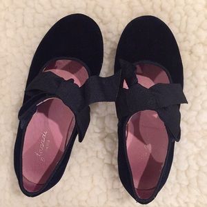 Blue velvet little girl’s shoes. Jacadi